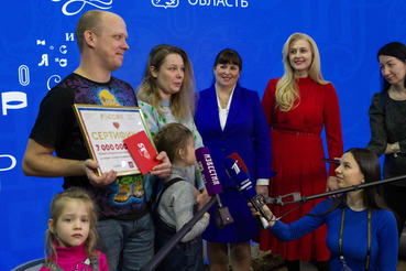 Благодаря подарочному сертификату 7-миллионный посетитель Выставки «Россия» поедет с семьей в Ленинградскую область