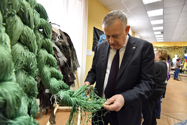 Ленинградские женщины помогают бойцам на передовой