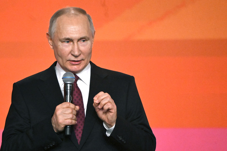 Владимир Путин поблагодарил волонтеров за помощь бойцам