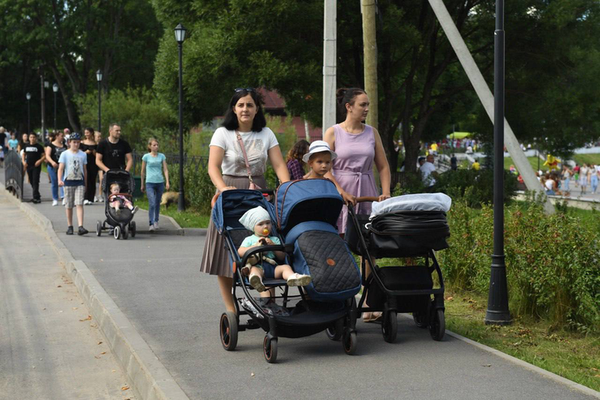 Ленобласть продлевает программу регионального материнского капитала до 2030 года