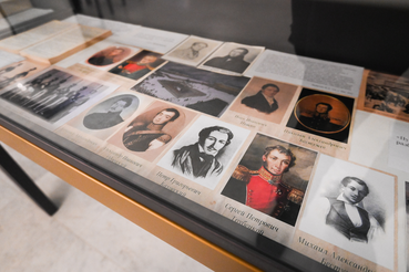 Александр Дрозденко открыл выставку «Россия. Выбор пути…», приуроченную к 200-летию восстания декабристов.