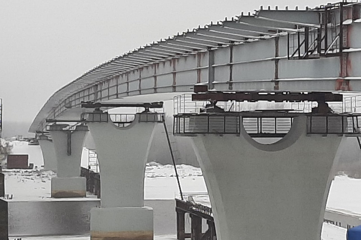 НАЦПРОЕКТЫ: мост в Киришах встает над Волховом