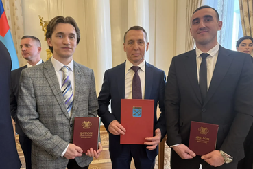 Министр иностранных дел Сергей Лавров вручил ветеранам СВО из Ленинградской области дипломы о профессиональной переподготовке в МГИМО